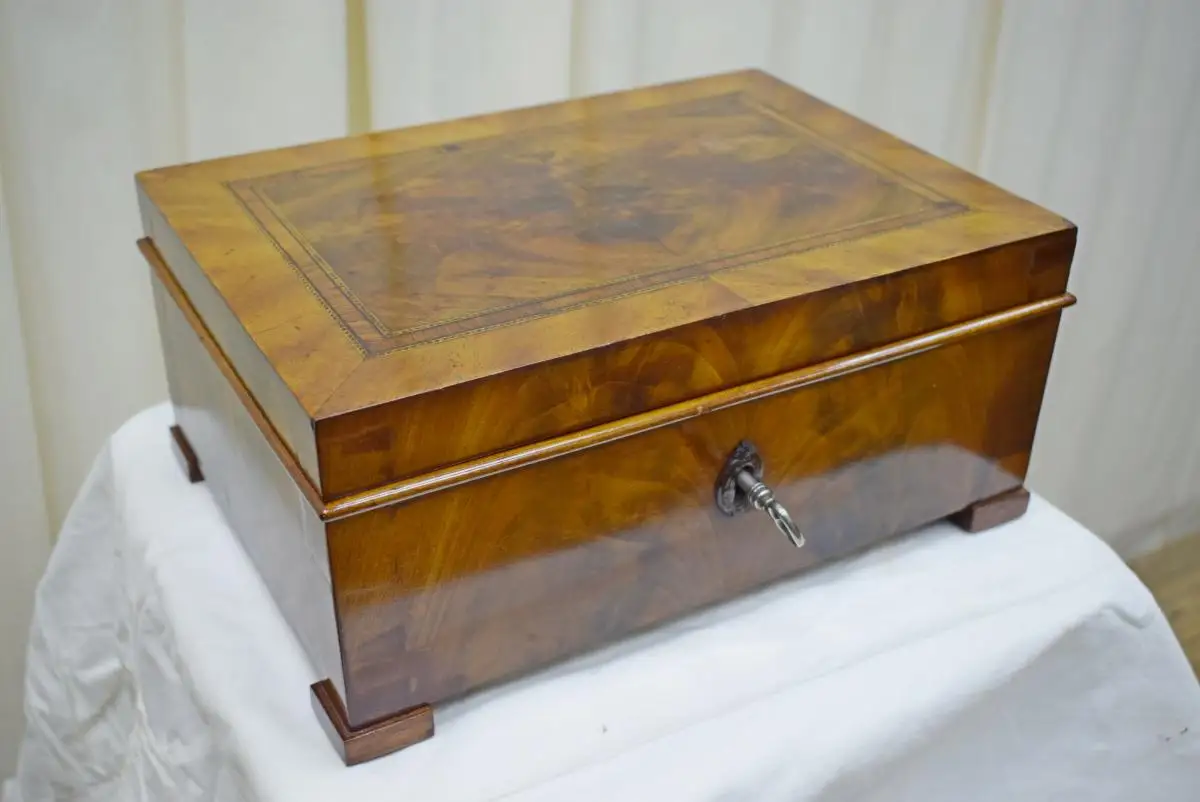 Nähkästchen Biedermeier um 1820 Mahagoni Schellack 1