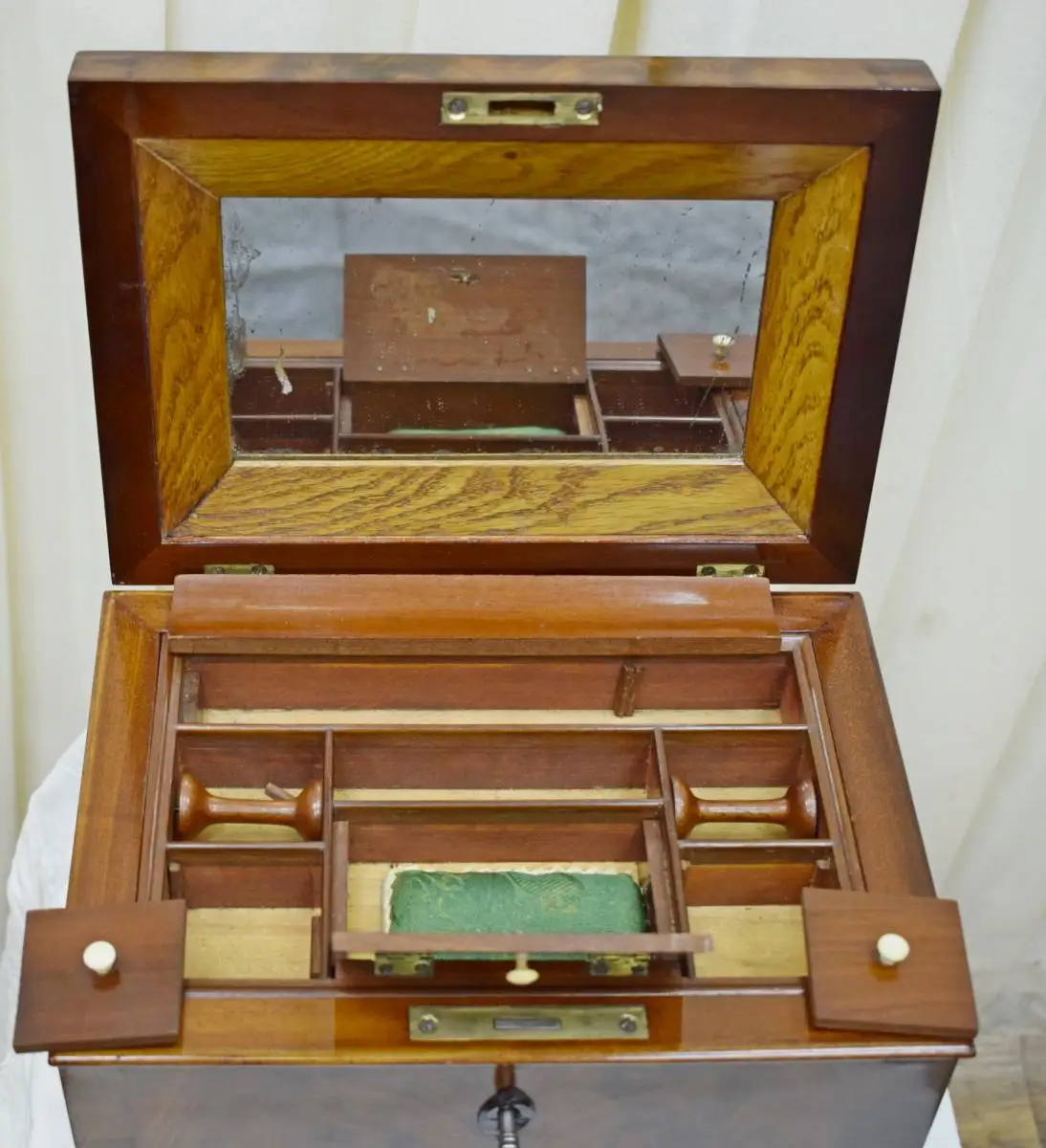 Nähkästchen Biedermeier um 1820 Mahagoni Schellack 4