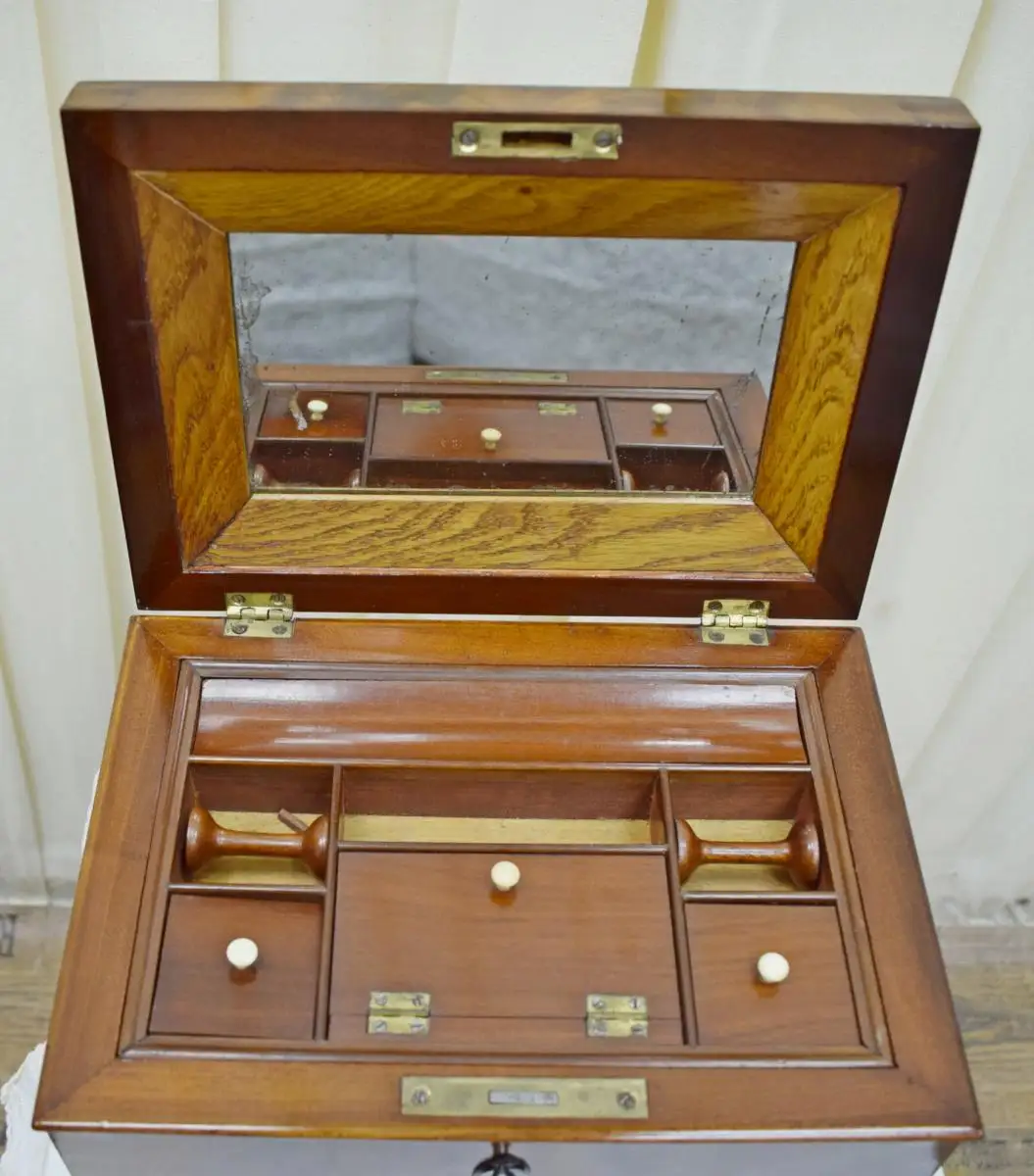 Nähkästchen Biedermeier um 1820 Mahagoni Schellack 6