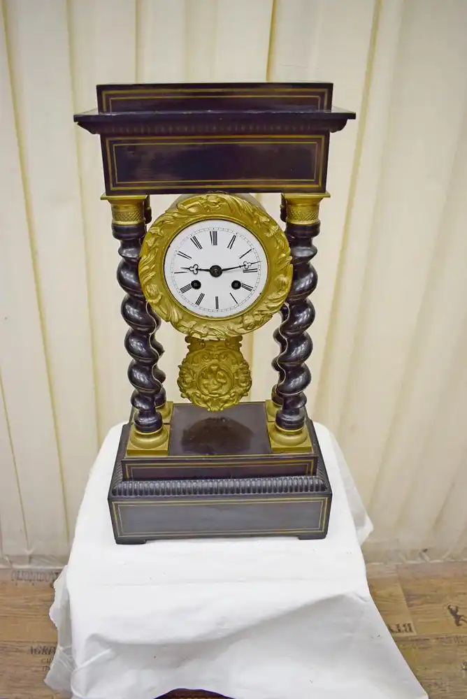 Tisch/Buffet Uhr Historismus um 1850-70 Messingeinlagen  0