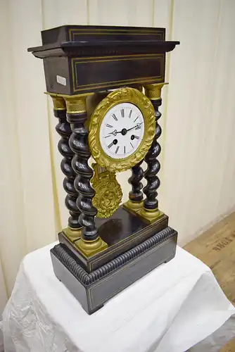 Tisch/Buffet Uhr Historismus um 1850-70 Messingeinlagen 
