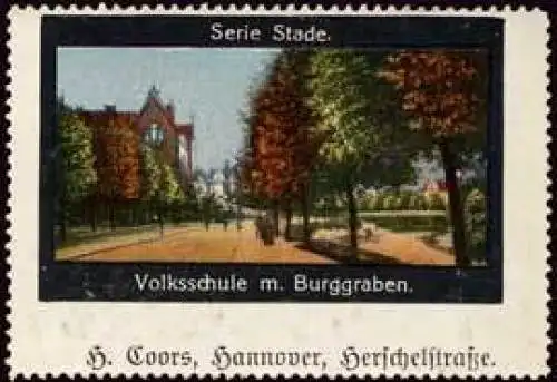 Volksschule mit Burggraben