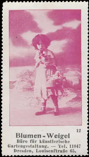 Kind mit Blumenkorb und Rose