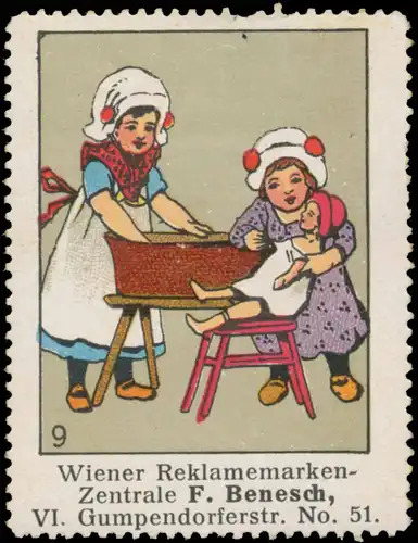 Kinder baden die Puppe