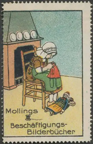 Kind stopft das Kleid der Puppe