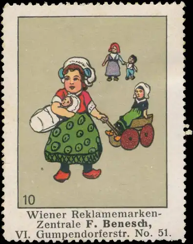 Kind mit Puppenwagen