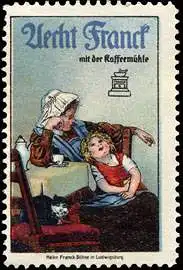 Mutter, Tochter und Katze beim Kaffee