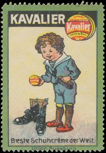 Kind putzt Schuhe