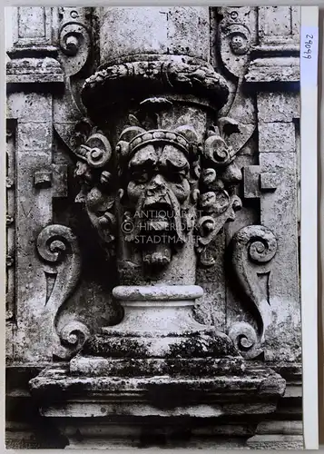 Petzold, W: Akrotiri-Halbinsel [Kreta]. Skulptur an der Kirche des Klosters Agios Ioannis [?]. 
