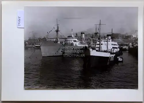 Petzold, W: Im Hafen von Piräus. 