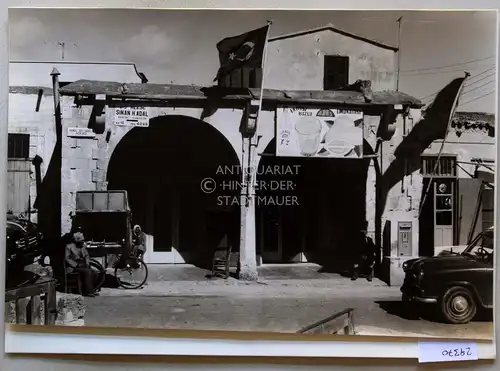 Petzold, W: Kaffeehaus in Famagusta [Zypern], an der Land Gate (innen!). 