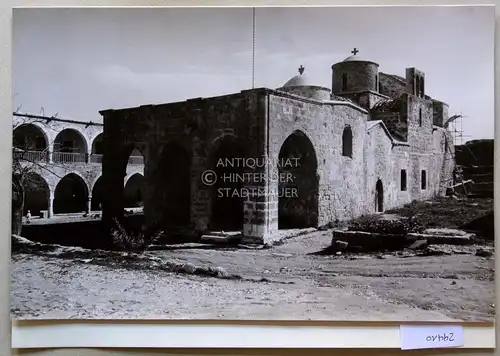 Petzold, W: Lambousa (Lapithos) [Lapta, Zypern]. Kirche des Kloster Acheiropoeitos von Westen und Süden. 
