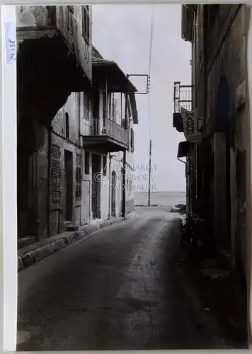 Petzold, W: Larnaca [Zypern]. Straße im türkischen Viertel. Alte Häuser. 