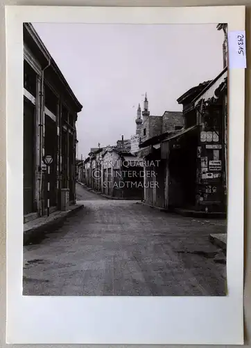 Petzold, W: Nikosia [Zypern]. Zentrum der Altstadt. Die Minarette der Selimiye-Moschee (Sta. Sophia).Trikoupi-Straße (?). 