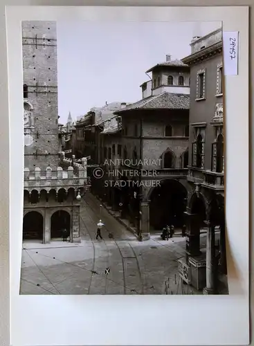 Petzold, W: Bologna - Piazza Ravegnana - Strada Maggiore. Hinten einer der Torri. 