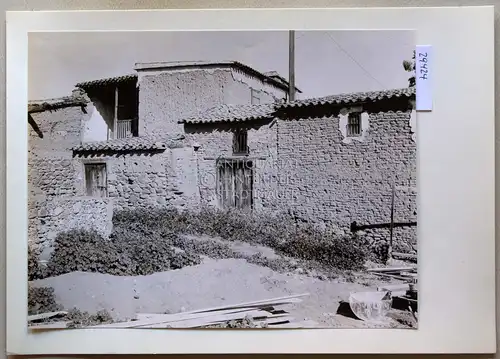 Petzold, W: Häuser auf Luftziegeln in Peristerona [Distrikt Nikosia, Zypern]. 