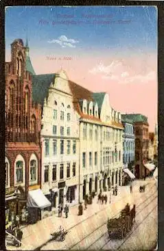 Rostock, Hopfenmarkt, Alte Giebelhäuser mit Rostocker Bank.