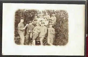 Soldatengruppe mit Instrument. Original Foto. I WK.