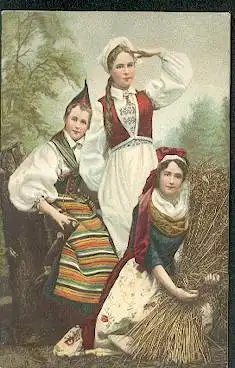 Drei Frauen in Tracht.
