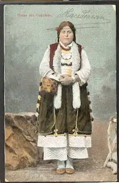 Frau in Tracht. Bulgarien.