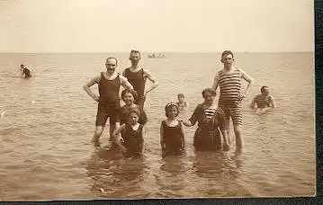 Familie im Wasser.