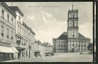 Neustrelitz. Markt mit Stadtkirche