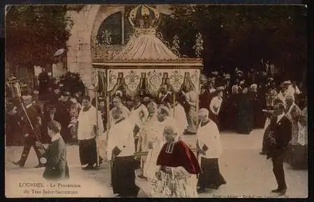 Lourdes. La Procession.