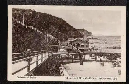 Ostseebad Sellin. Strand mit Strandhalle und Treppenaufstieg