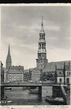 Hamburg. Blick auf St. Nikolai und St. Katharina