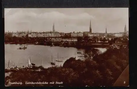 Hamburg. Lombardsbrücke mit Stadt.