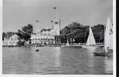 Hamburg. Uhlenhorster Fährhaus. Am schönen Punkt der Alster