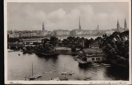 Hamburg. Lombardsbrücke mit Stadt