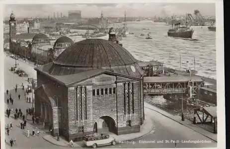 Hamburg. Elbtunnel und St. Pauli Landungsbrücken