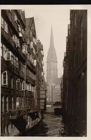 Hamburg. Steckelhörnflet und Nikolaikirche