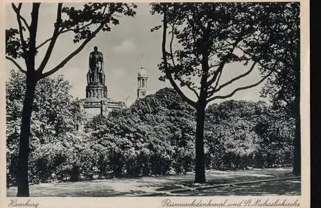 Hamburg. Bismarckdenkmal und St. Michaeliskirche