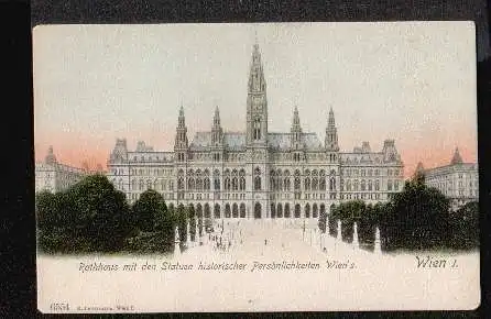 Wien. Rathhaus mit den Statuen historischer Perssönlichkeiten
