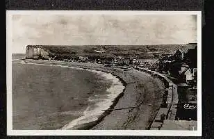 VEULETTES sur MER (Seine-Inf.) La Digue et la Plage.