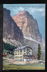 Hotel Falzarego an der Dolomitenstrasse. Tirol