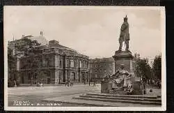 Düsseldorf. Stadttheater mit Bismarckdenkmal