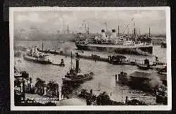 Hamburg. Blick von der Landungsbrücke auf den Hamburger Hafen.