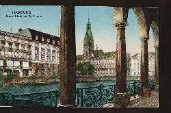 Hamburg. Durchblick auf Rathaus