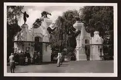 Hamburg. Car Hagenbeck&#039;s Tierpark. Stellingen. Haupteingang.