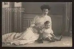 Kronprinzessin Cecilie mit dem Prinzen Wilhelm
