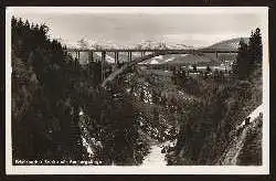 Echelsbach. Brücke mit Ammergebirge.