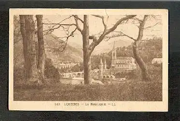 Lourdes. La Basilique.