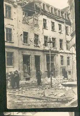 Berliner Grosskampftage der grossen Revolution März 1919. In der Schützenstrasse am Alexander Platz.