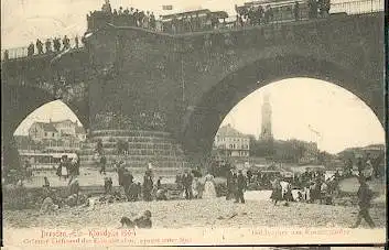 Dresden. ElbKlondyke 1904. Goldsucher am Kronpfeiler.