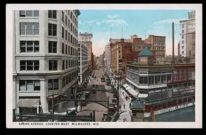 USA. Wis. Milwaukee. Grand Avenue. Looking West.