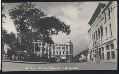 Colombia. Parque de Caicedo. Costado Sur.