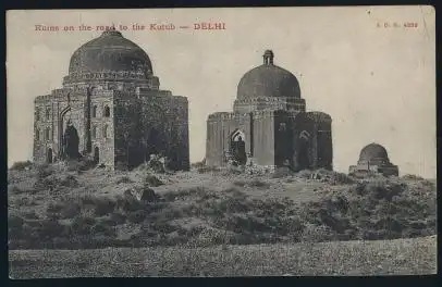 Indien.Delhi.Ruine on the road to the Kutub.